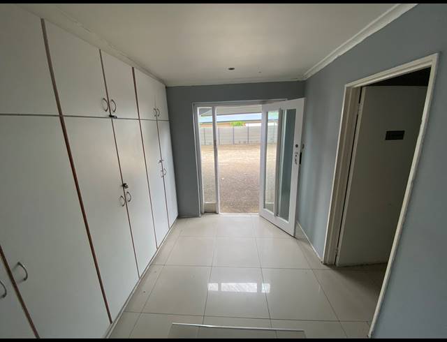 350M² BUILDING FOR SALE IN MILNERTON CENTRAL